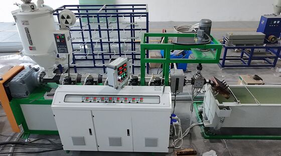 الوثائق الكاملة: الرسومات والدلائل والخطط والشهادات المقدمة